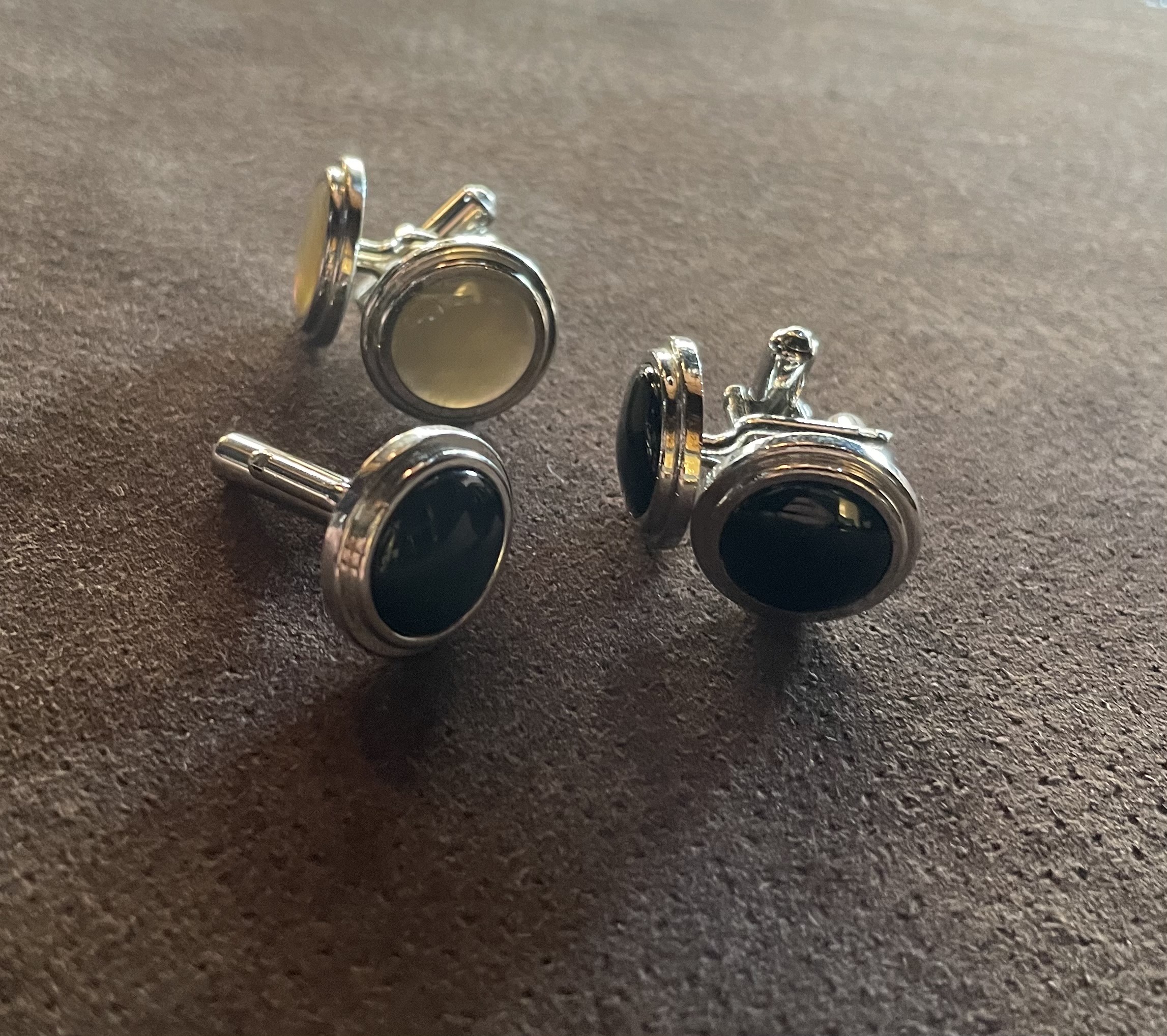 THE TREAT DRESSING神戸店で紹介するフォーマルなカフリンクス