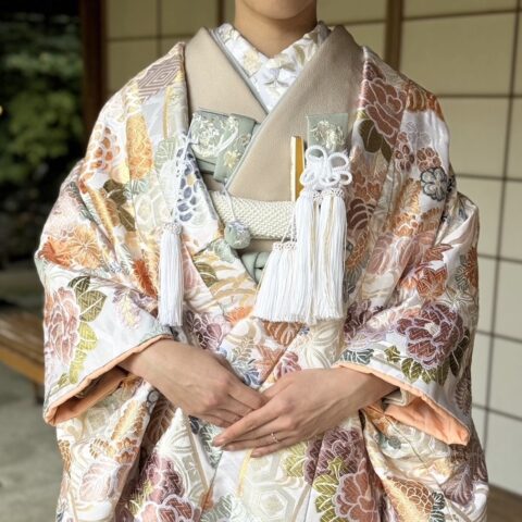 ザ ガーデン オリエンタル 大阪での結婚式におすすめのモダンなコーディネートが魅力な色打掛